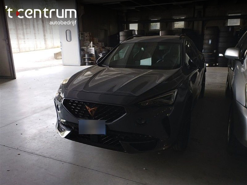 103686456-100-15.jpg