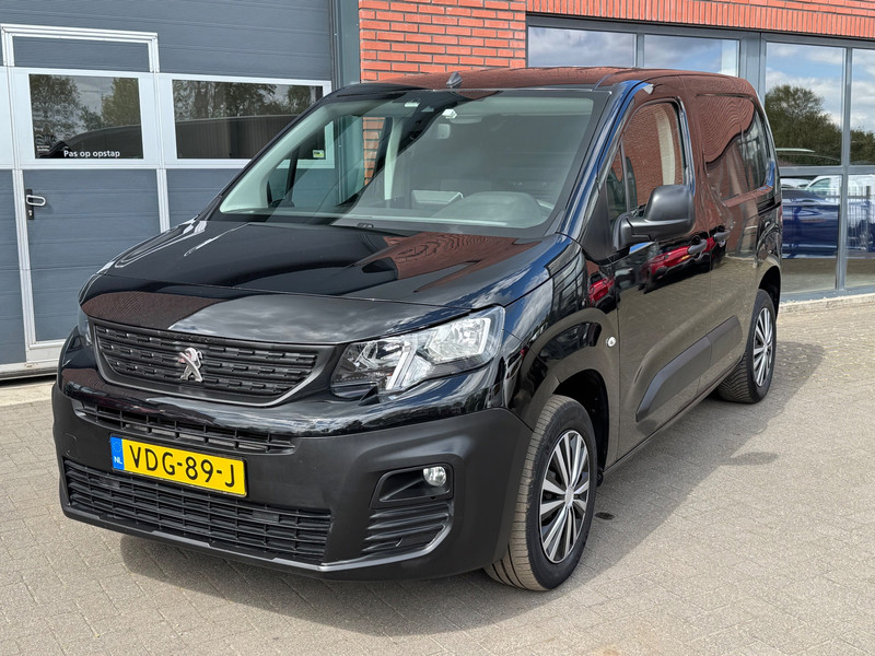 917717180-100-15.jpg