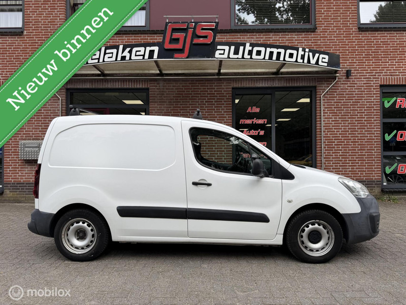 923591835-100-15.jpg