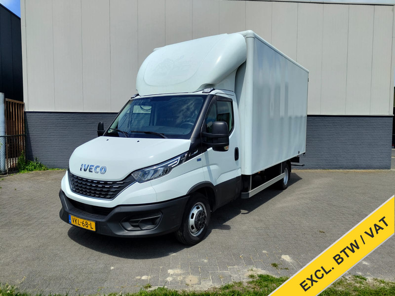 147996018-100-15.jpg